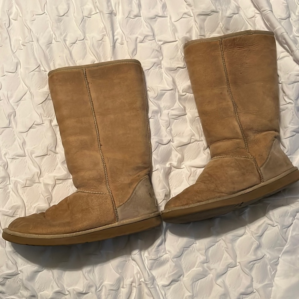 UGG